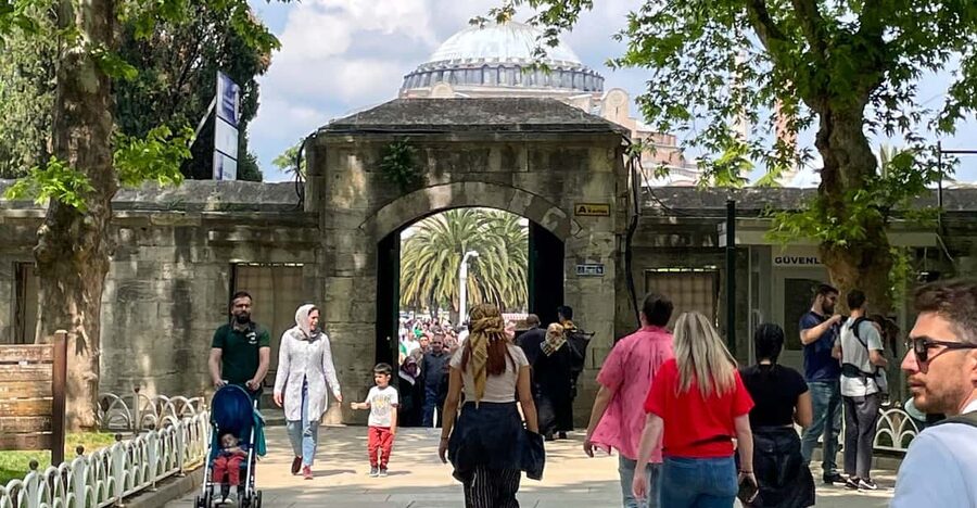 Istanbul: Basilica, Hagia Sophia, Blue Mosque Tour & Cruise - Where the tour starts on the Hippodrome, and why that matters