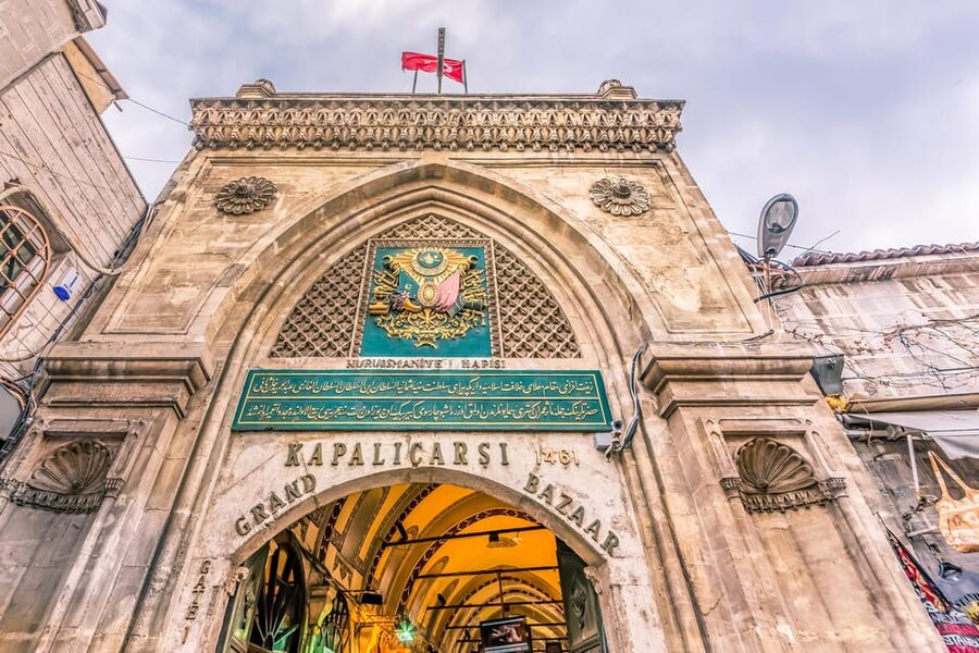 Istanbul: Best City Highlights Guided Tour with Tukish Lunch - Blue Mosque and Sultanahmet Square: where the angles get dramatic