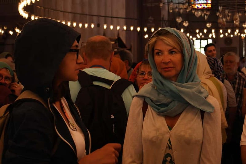 Istanbul: Blue Mosque, Basilica Cistern & Spice Bazaar Tour - Guides, group feel, and what the reviews reveal
