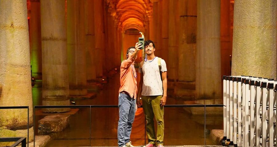 Istanbul: Blue Mosque Guided Tour & Basilica Cistern Ticket - From the mosque zone to the Cistern: quick walking, big payoff