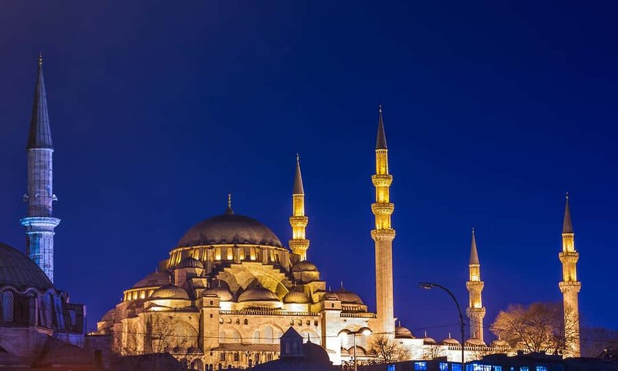 Istanbul: Blue Mosque Guided Tour & Süleymaniye Audio Guide - The 30-minute walk to Süleymaniye: why the change of pace matters
