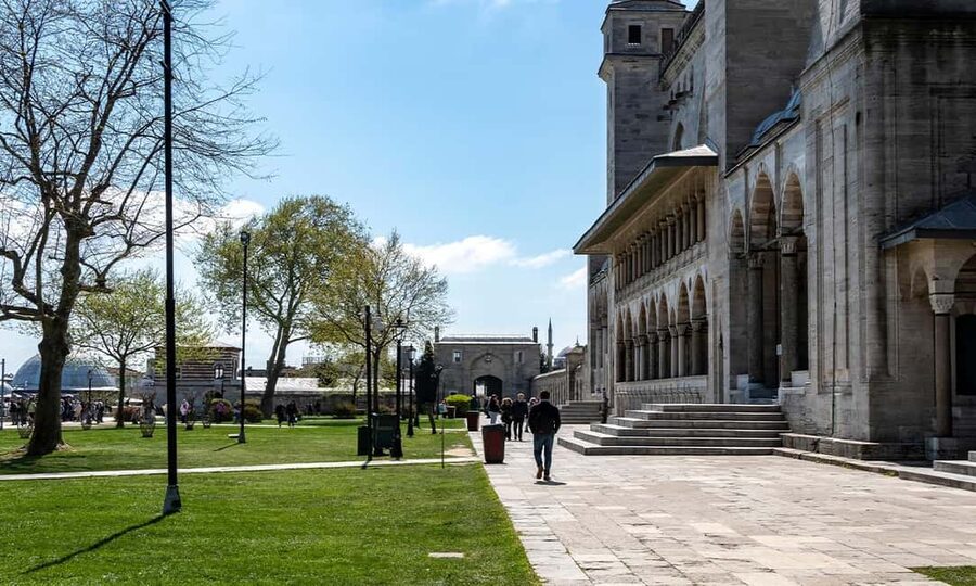 Istanbul: Blue Mosque Guided Tour & Süleymaniye Audio Guide - Price and value: $21 for a guided Blue Mosque plus audio Süleymaniye