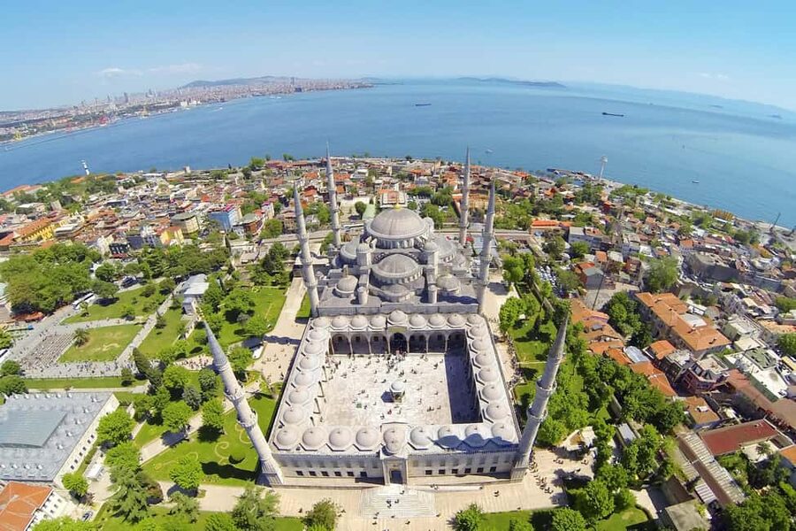 Istanbul: Blue Mosque, Hagia Sophia, & Old Town Walking Tour - Meeting at Alman Çeşmesi, then getting your bearings in Sultanahmet