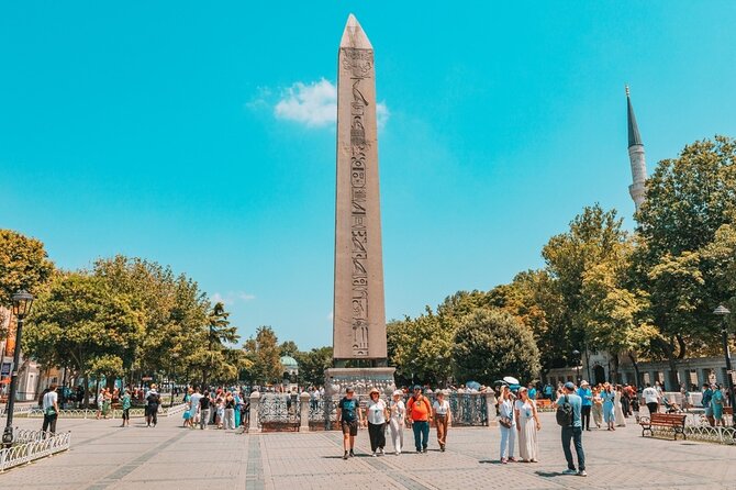 Istanbul: Blue Mosque, Hagia Sophia & opt. Basilica Cistern Tour - German Fountain and Sultanahmet Square: start with context, not confusion