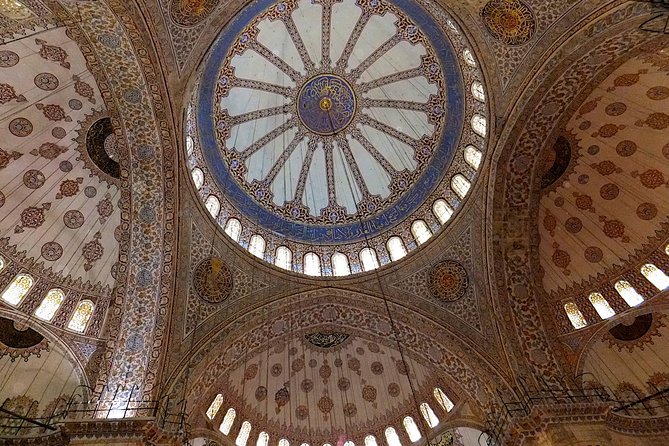 Istanbul: Blue Mosque & Hagia Sophia Small-Group Tour with ticket - The guide factor: why this tour feels smoother than DIY