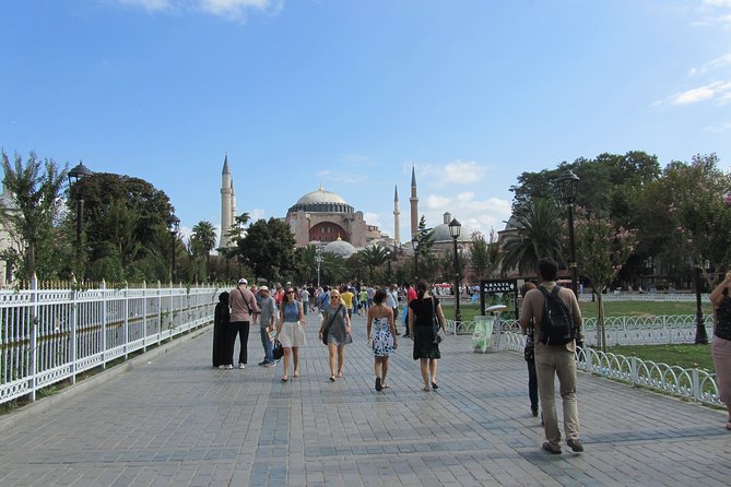 Istanbul: Blue Mosque & Hagia Sophia Small-Group Tour with ticket - Sultanahmet Square first: it sets the frame for everything you see