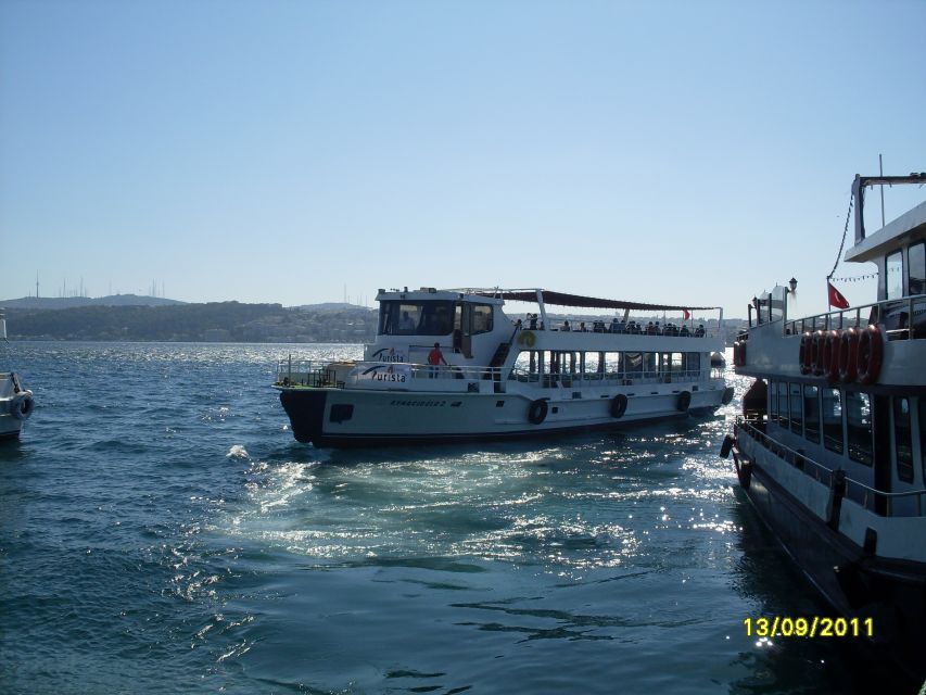 Istanbul: Bosphorus and Golden Horn Boat Tour with Guide - What the English guide does (and what to watch for with audio)