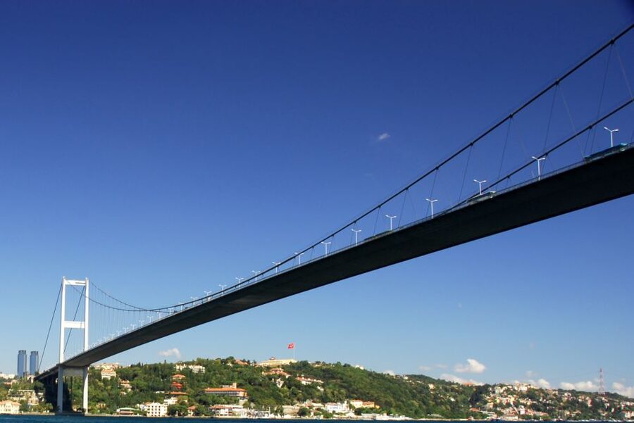 Istanbul: Bosphorus and Golden Horn Sightseeing Boat Tour - Landmarks you’ll want to keep an eye out for (and why)