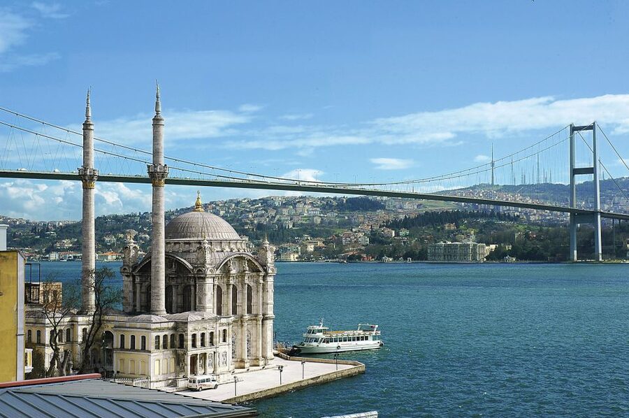 Istanbul: Bosphorus and Golden Horn Sightseeing Boat Tour - Getting oriented fast: what the guide helps you connect