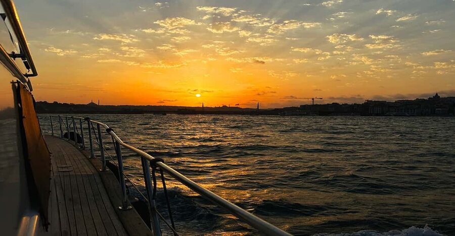 Istanbul: Bosphorus and Golden Horn Sunset Yacht Cruise - Getting to Kabataş, the pier where your cruise begins