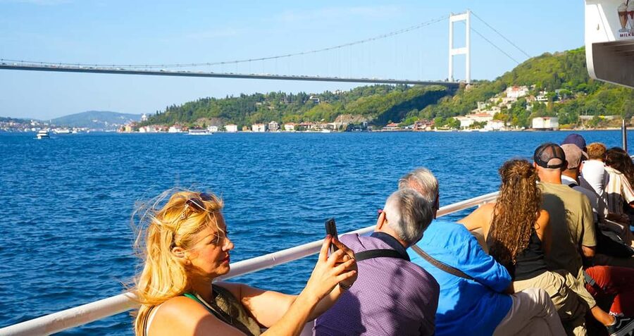 Istanbul: Bosphorus and Golden Horn Tour with Live Guide - Should you book the Istanbul Bosphorus and Golden Horn cruise with live guide?