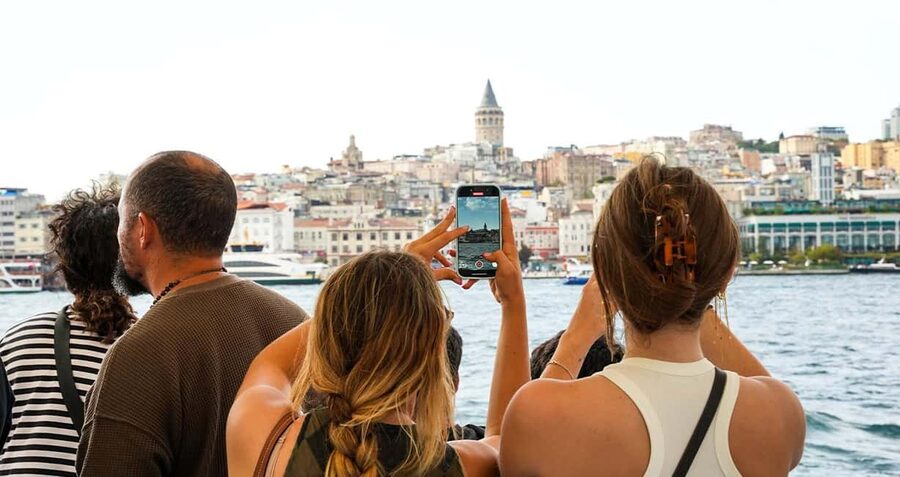 Istanbul: Bosphorus and Golden Horn Tour with Live Guide - Why this 2-hour cruise feels like the smart Istanbul shortcut
