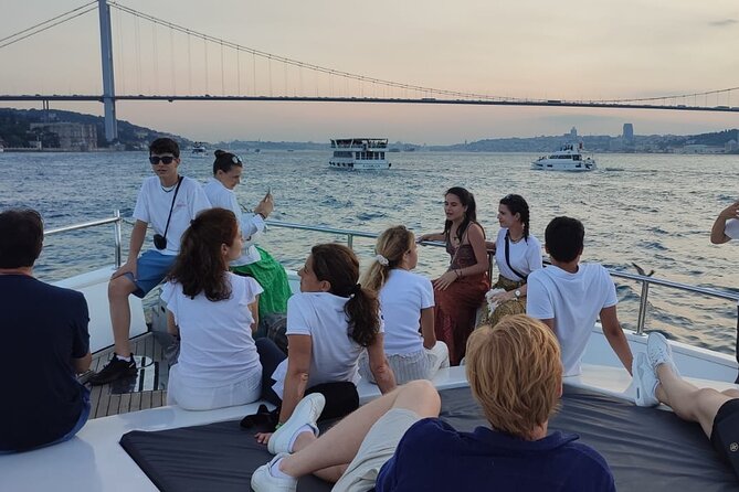 Istanbul Bosphorus Boat Cruise Tour ( MORNİNG or SUNSET ) - Asian-side highlights: Küçüksu Castle and the charm of seeing life up close