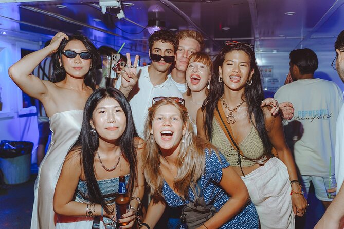 Istanbul Bosphorus Boat Party with Live DJs - Live DJs on deck: how the music and crowd pacing work