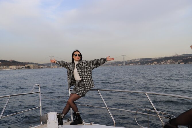 Istanbul Bosphorus Boat Tour and Golden Horn Cruise Day or Sunset - A Two to Three Hour Bosphorus Cruise That Feels Like a Highlights Tour