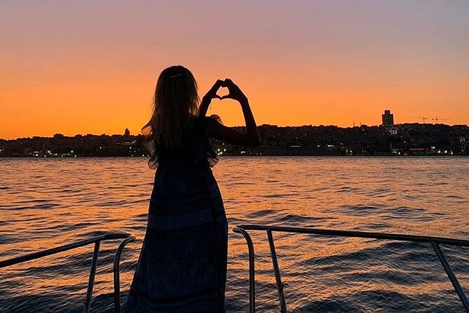Istanbul Bosphorus Boat Tour and Golden Horn Cruise Day or Sunset - Boat Ride Reality Check: Group Size, Comfort, and the Guide’s Energy