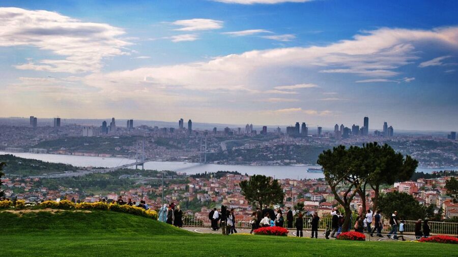 Istanbul: Bosphorus Boat Tour and Two Continents with Lunch - Bosphorus Bridge drive: the quick two-continent moment