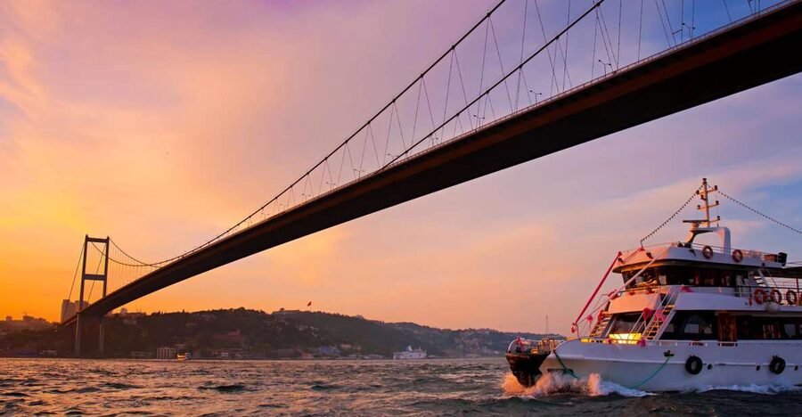 Istanbul: Bosphorus Boat Tour and Two Continents with Lunch - 1.5-hour Bosphorus cruise: where you see palaces from the water