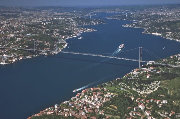Istanbul: Bosphorus Cruise and Golden Horn Bus Tour - Balat Street Views: What You’ll Notice Even Without Getting Out of the Bus
