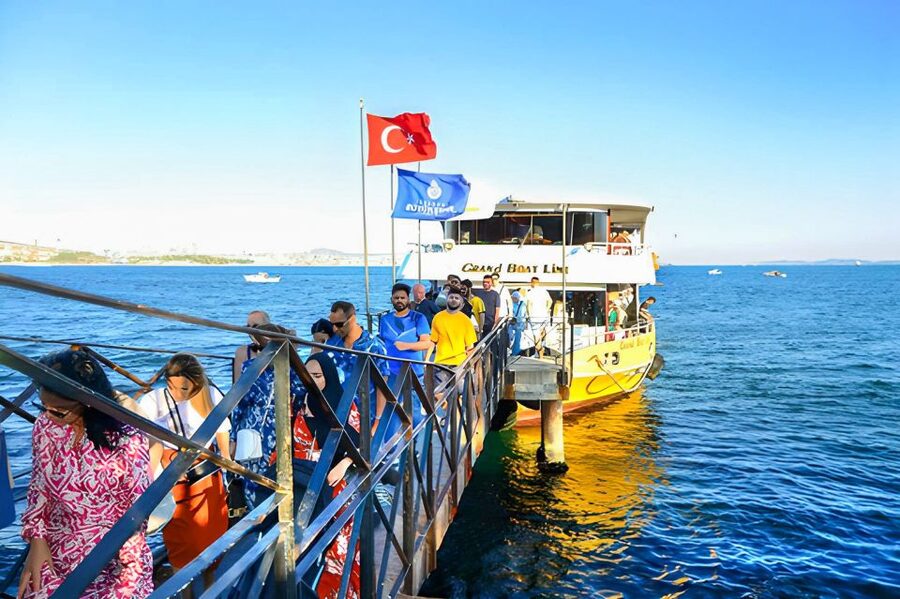 Istanbul: Bosphorus Cruise w/Audio Guide and Sunset Option - Meeting at Gazete Market and the 10-minute port walk
