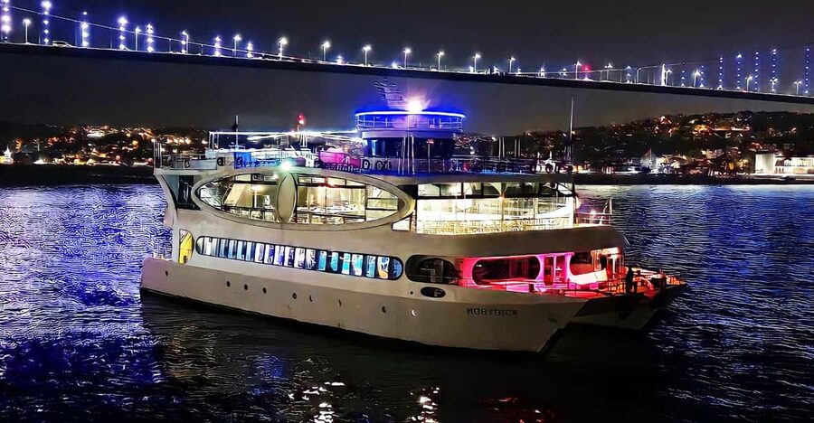 Istanbul: Bosphorus Cruise with Dinner Show - Boarding at Kabatas: the part that makes or breaks the night