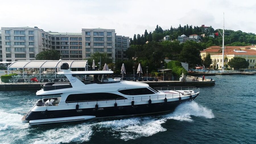 Istanbul: Bosphorus Cruise with Stopover on the Asian Side - Under the Roof: Comfort, Snacks, and the Calm Pace