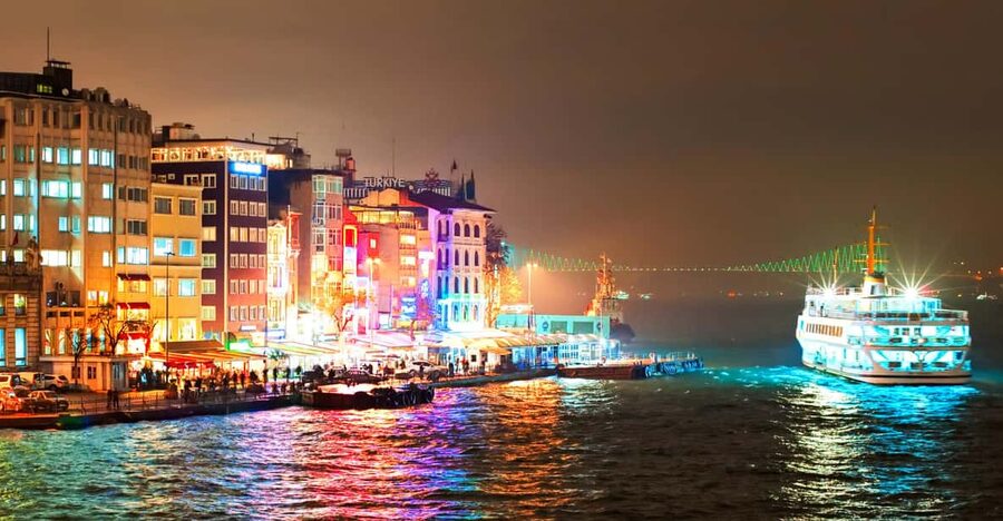 Istanbul: Bosphorus Dinner Cruise Incl. Drinks with Transfer - Key highlights on the Bosphorus at night