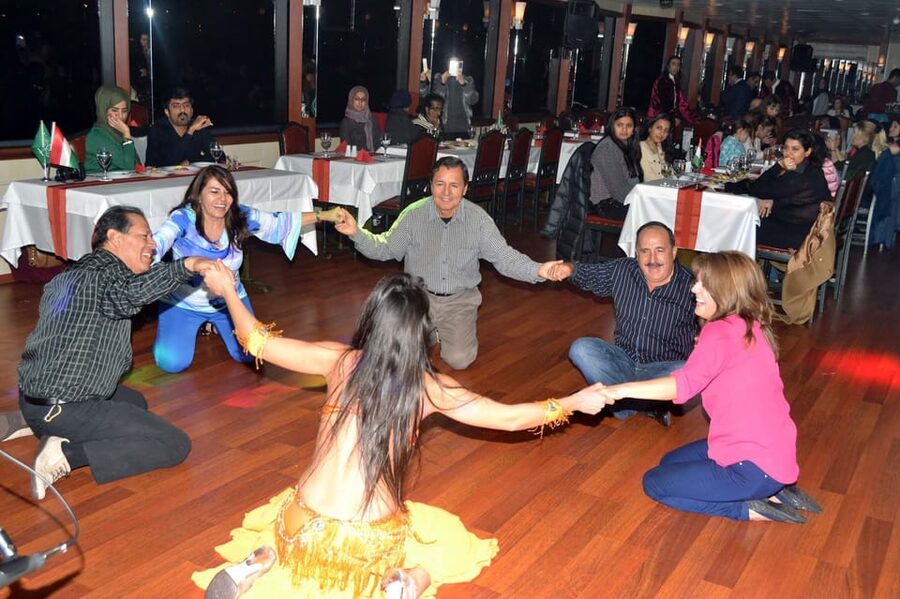 Istanbul: Bosphorus Dinner Cruise Incl. Drinks with Transfer - Entertainment on board: Turkish folk dance, henna, and a live DJ