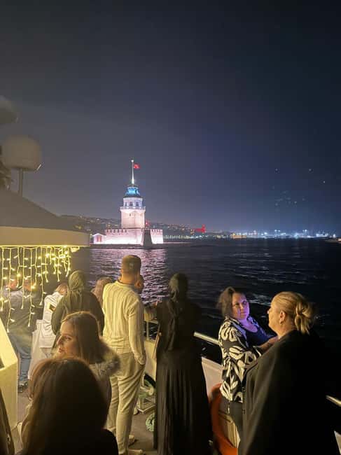 İstanbul:Bosphorus Dinner Cruise & Soft and Alcohol Drinks - Views From the Water: Dolmabahçe, Galata Tower, and the Bridge at night
