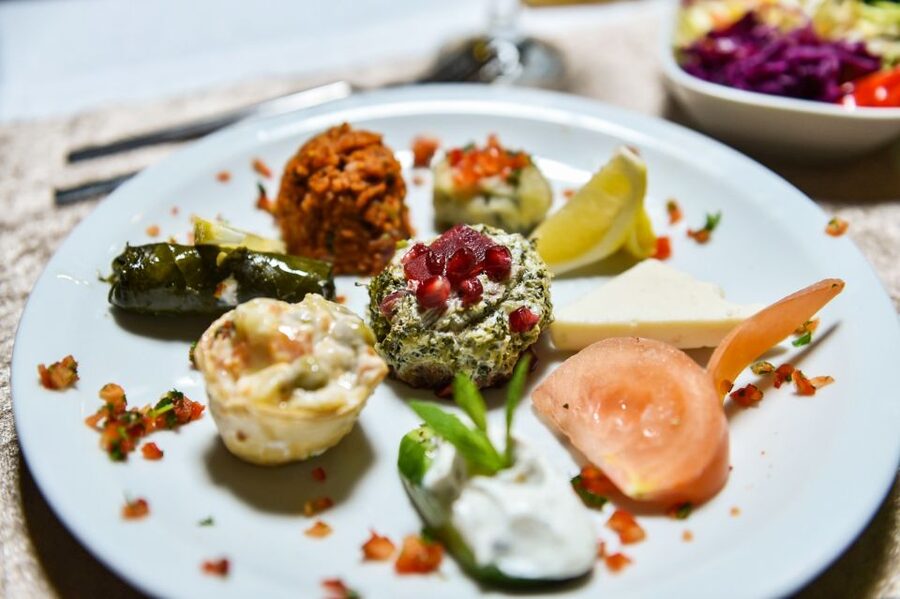Istanbul: Bosphorus Dinner Cruise w/ Drinks & Entertainment - Dinner service, drinks, and what the meal feels like