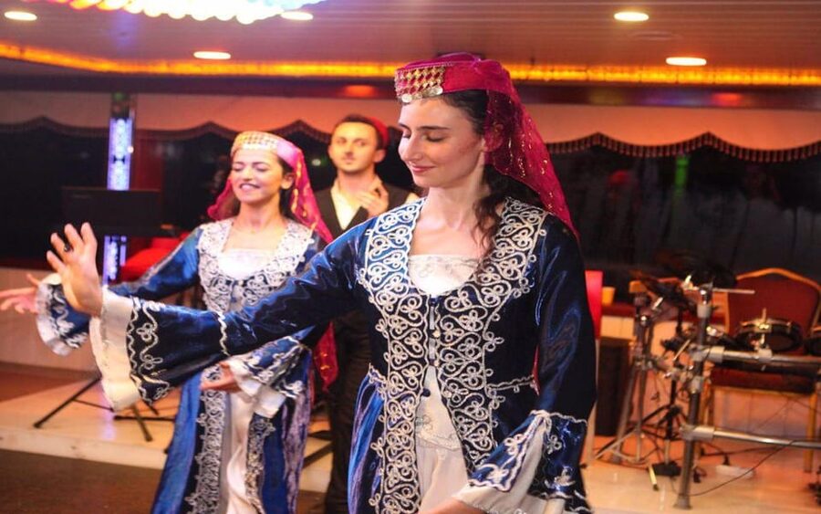 Istanbul: Bosphorus Dinner Cruise with Entertainment - Istanbul at Night from the Bosphorus: What Makes It Special