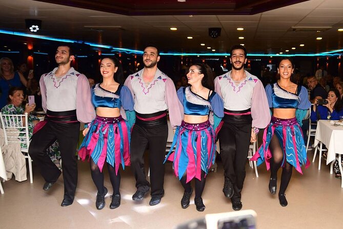 İstanbul Bosphorus Dinner Cruise with Traditional Turkish Show - The core experience: the night cruise and the Istanbul skyline views