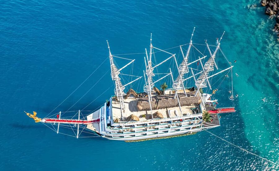 Istanbul Bosphorus Dinner Cruise with Turkish Night - Daytime Pirate Boat Lunch: Views Plus On-Board Entertainment