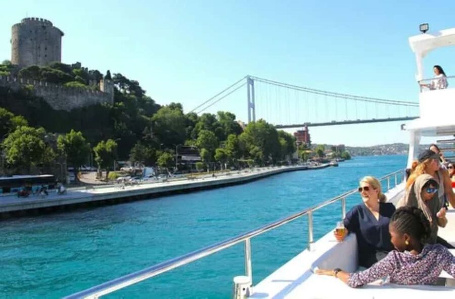 Istanbul Bosphorus Dinner Cruise with Turkish Night - Service, Atmosphere, and the Crowding Reality