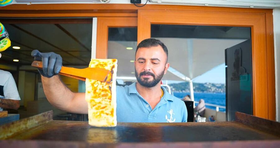 Istanbul: Bosphorus & Golden Horn Cruise Daytime or Sunset - What you’ll see on the Bosphorus: palaces, mosques, fortresses, and bridges