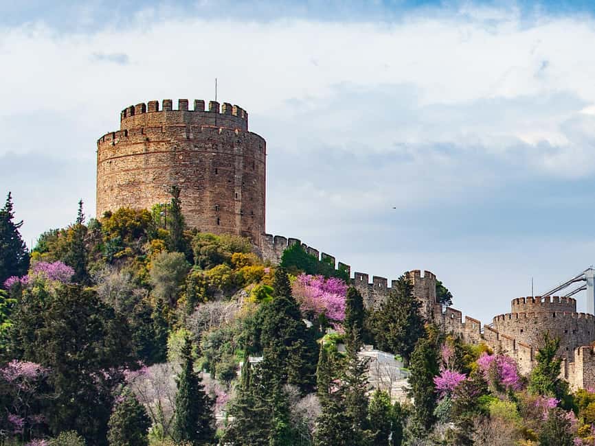 Istanbul: Bosphorus Lunch Cruise with Guide & Drinks - Bosphorus Bridge, Fortresses, and the Two-Continents Feeling