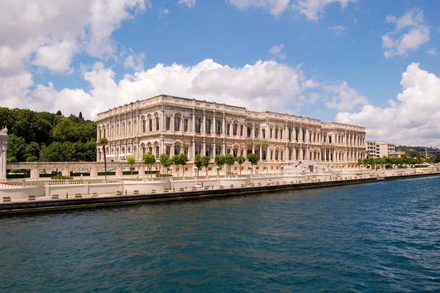 Istanbul: Bosphorus Lunch Cruise with Guide & Drinks - Drinks Policy: Unlimited Soft Drinks, No Alcohol