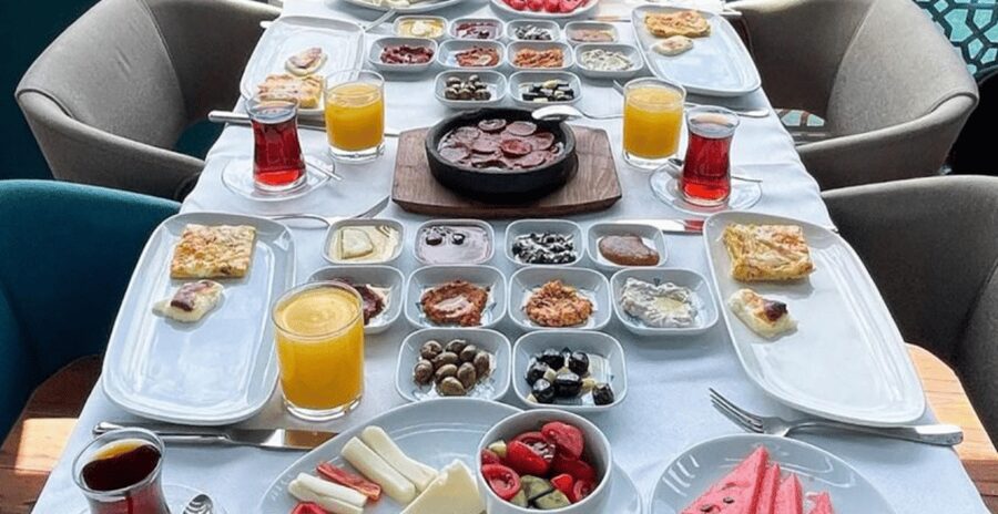 Istanbul: Bosphorus Morning Cruise with Breakfast - Getting to Kabataş and finding the SULTANIA pier