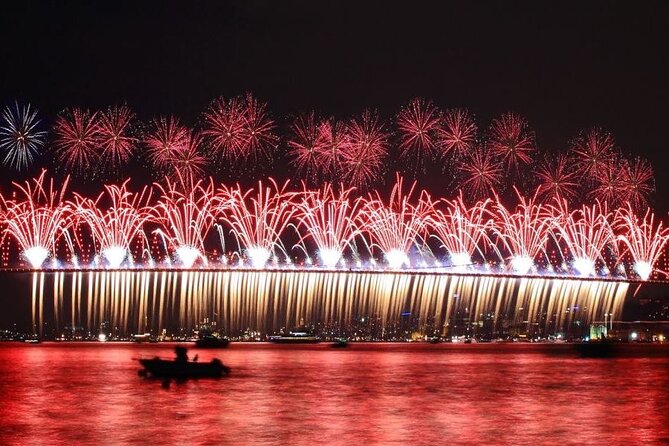 Istanbul Bosphorus New Year's Eve Dinner Cruise Party in Istanbul - Entertainment Timeline: Belly Dance, Folk Dance, and DJ Energy