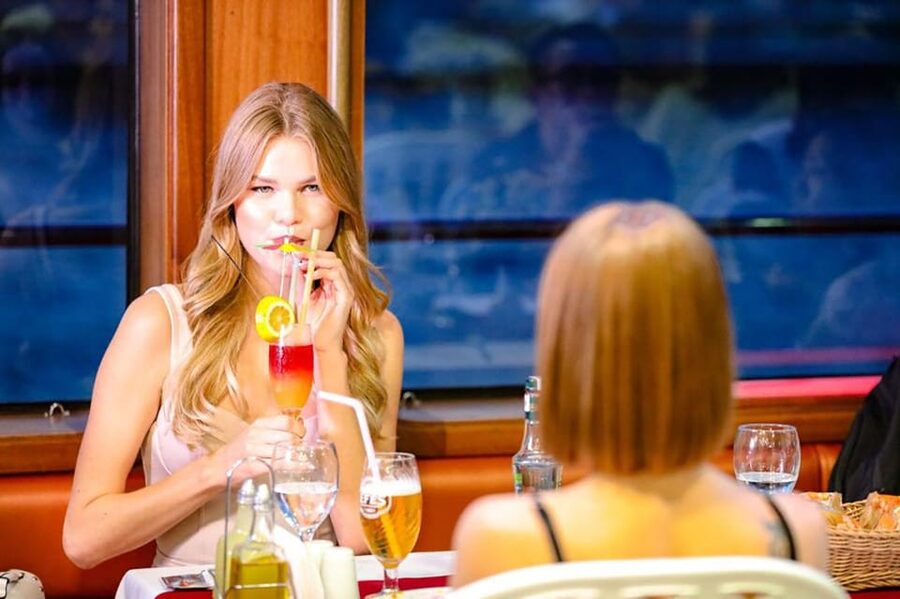 Istanbul: Bosphorus Night Dinner Cruise with Private Table - Onboard entertainment: folk band, dance, and DJ time