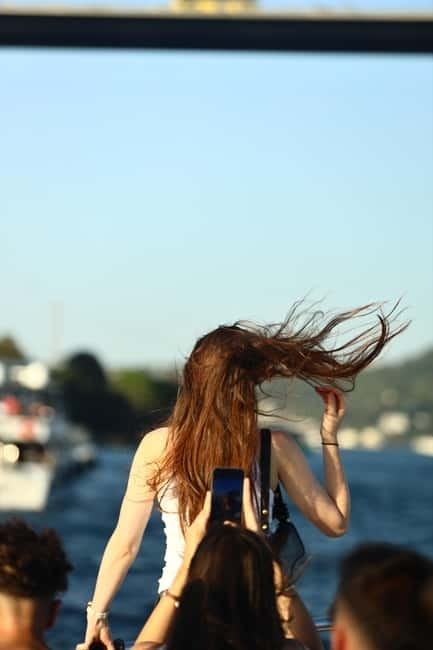 Istanbul: Bosphorus Private Guided Yacht Cruise with Snacks - Food, Drinks, and the On-Board Rhythm That Keeps It Relaxed