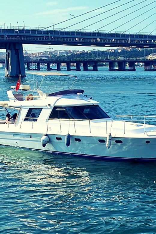 İstanbul: Bosphorus Private Yacht Cruise with Tea and Coffee - Why this private Bosphorus yacht feels different