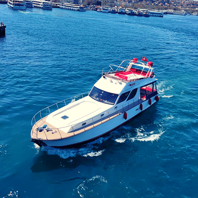 İstanbul: Bosphorus Private Yacht Cruise with Tea and Coffee - Meeting point at Galata and the Golden Horn zone