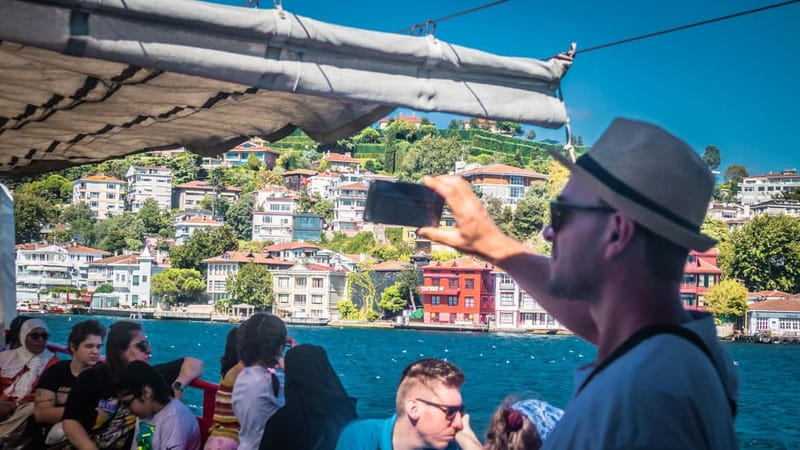 Istanbul: Bosphorus Sightseeing Cruise Tour with Audio Guide - Küçüksu Kasrı, Kandilli, and Kuleli: spotting institutions on the shore