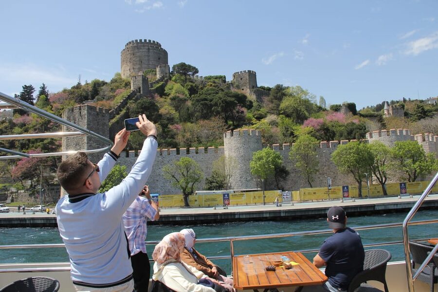 Istanbul: Bosphorus Strait and Black Sea Lunch Cruise - Deck time and guide timing, why the commentary helps