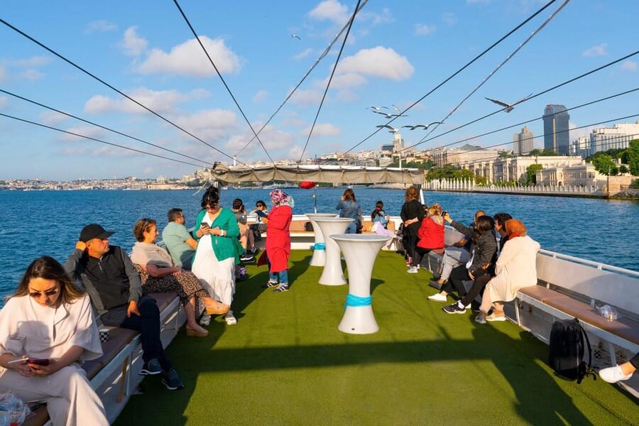 Istanbul: Bosphorus Strait Sightseeing Cruise & Audio Guide - Dolmabahçe Palace Start, Why That First Stretch Matters
