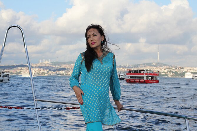 Istanbul Bosphorus Sunset Cruise on a Luxurious Yacht - What the guide does for you, and how to get more out of the narration