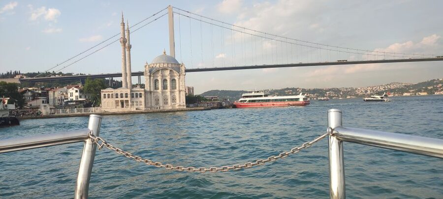 Istanbul: Bosphorus Sunset Cruise on Yacht with Live Guide - Maidens Tower and the sunset photo window