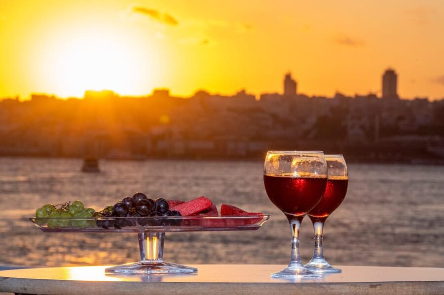 Istanbul: Bosphorus Sunset Cruise with Drinks & Snack - Rumeli Hisarı, Anadolu Hisarı, and the Fortified Middle of the Strait