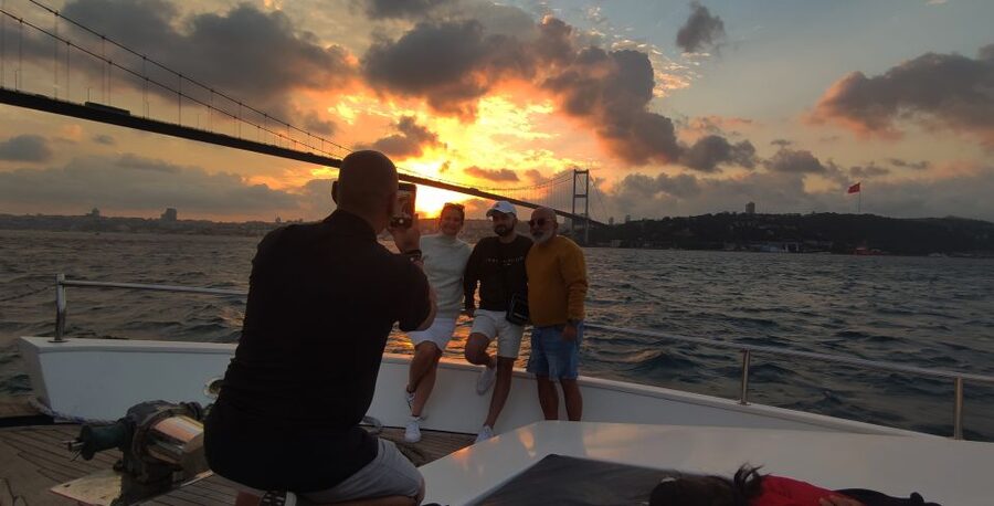 Istanbul: Bosphorus Sunset Cruise with Snacks and Wine - Key points at a glance